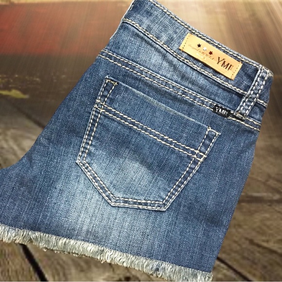 2pc. Set YMI Stars & Stripes Cut-Off American Flag Low Rise Shorts & Tee Shirt - Picture 5 of 14